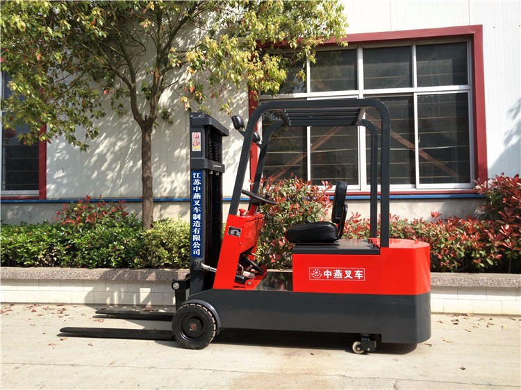 中燕 三支點(diǎn)平衡重座駕式全電動(dòng)堆高車 電動(dòng)升降叉車