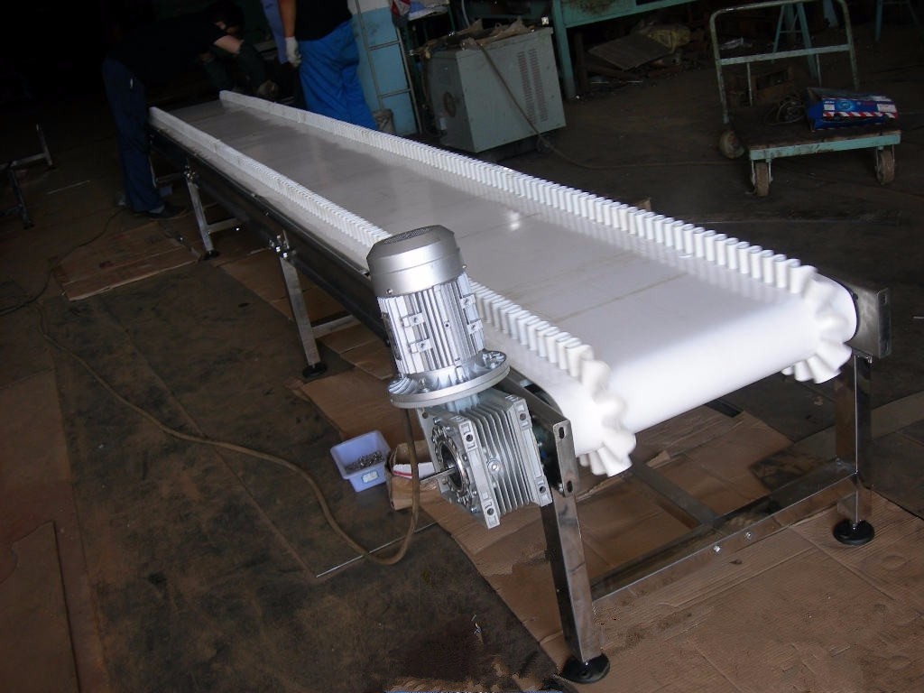 廣州裕博輸送機械設備 爬坡機轉彎機傳送帶升降機伸縮機 物流電商食品包裝輸送設備廠家 質(zhì)量保證