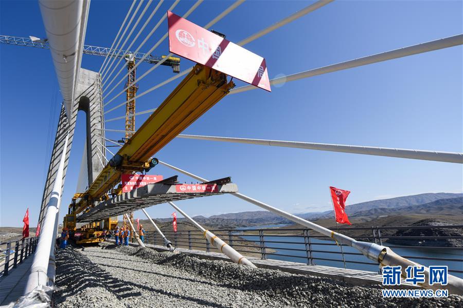 （經(jīng)濟(jì)）（5）阿富準(zhǔn)鐵路鋪軌全線(xiàn)貫通 北疆鐵路環(huán)線(xiàn)正式形成