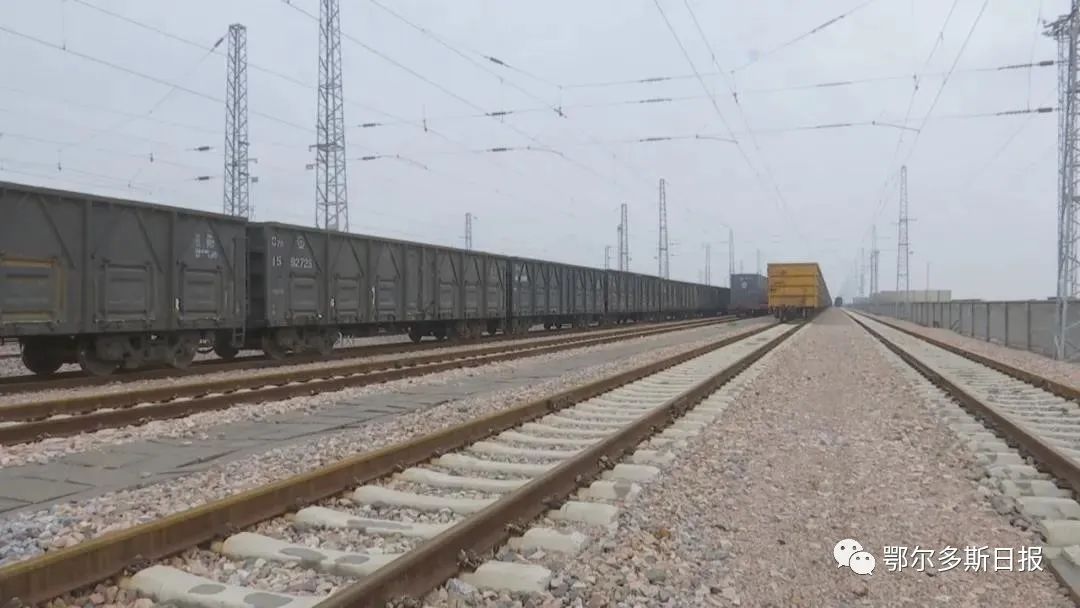 鄂爾多斯又一重要煤炭鐵路專運線開始鋪軌