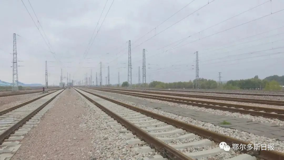 鄂爾多斯又一重要煤炭鐵路專運線開始鋪軌