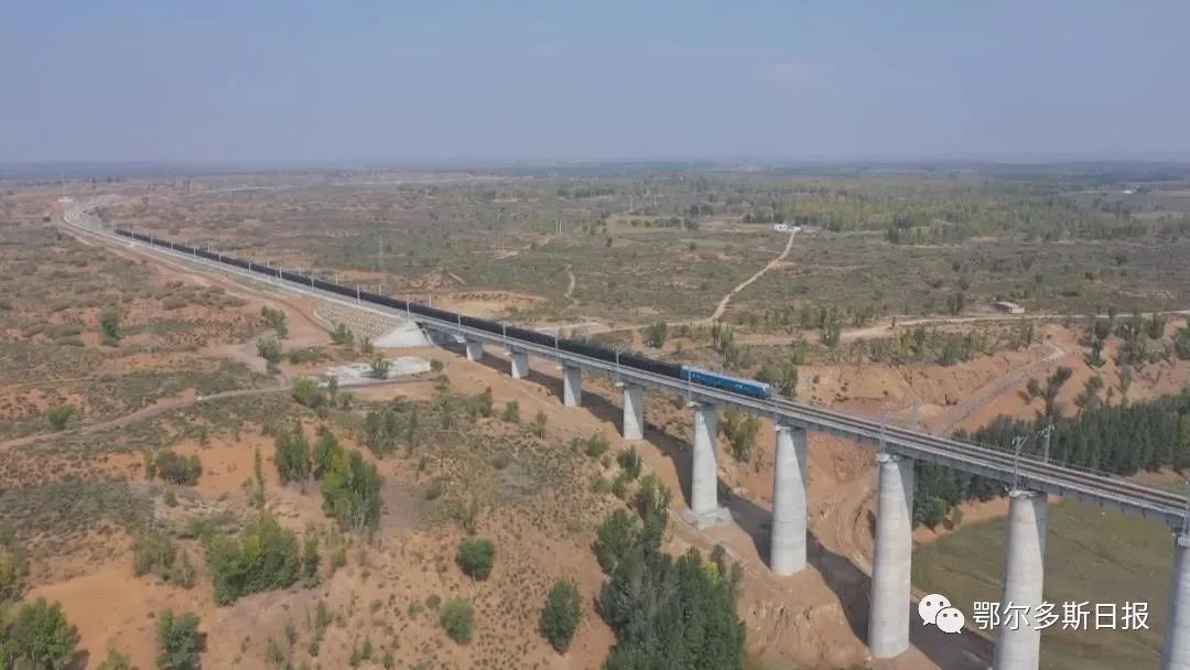 鄂爾多斯又一重要煤炭鐵路專運線開始鋪軌