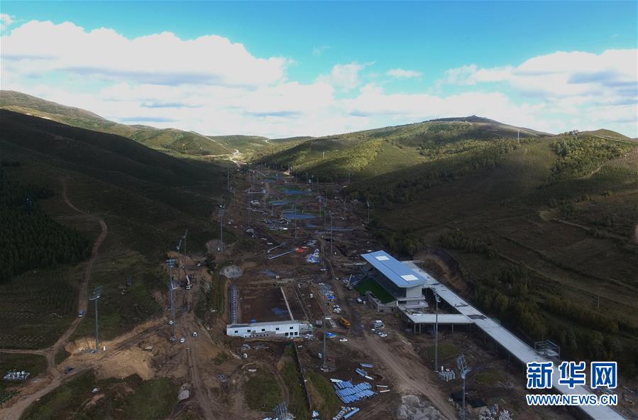 （體育&middot;圖文互動）（2）冬奧會張家口賽區(qū)：國家冬季兩項中心和國家越野滑雪中心完工