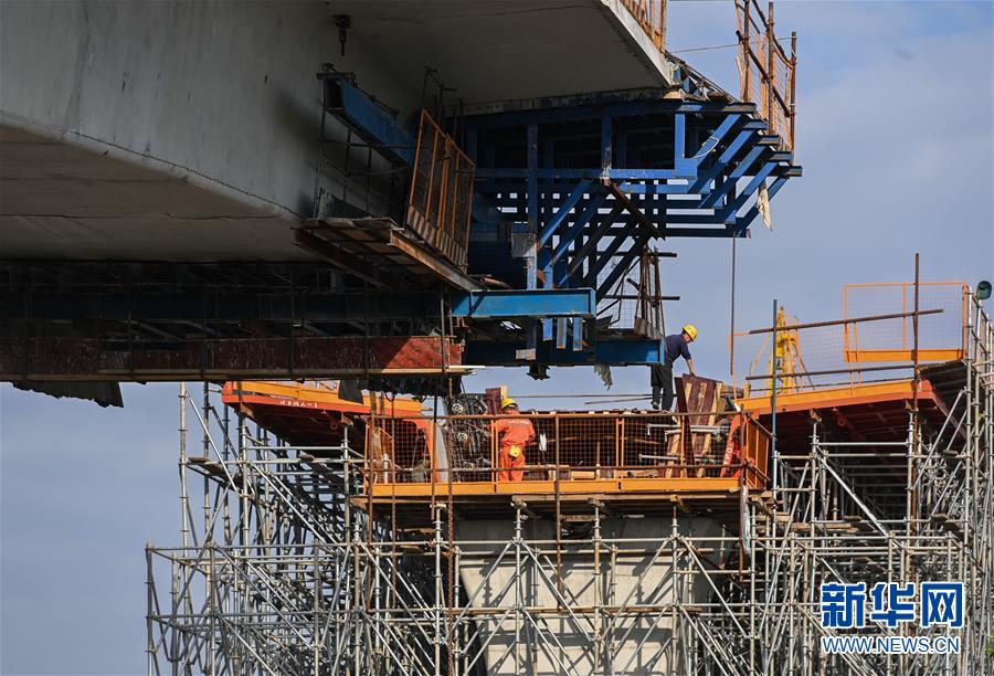 （經(jīng)濟(jì)）（4）佛山：地鐵三號線科技學(xué)院站主體結(jié)構(gòu)封頂