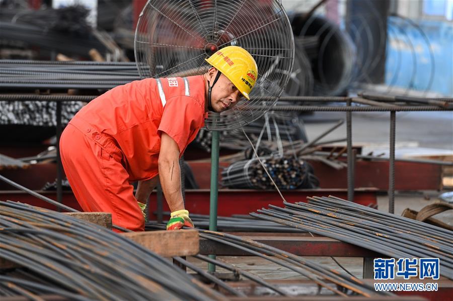 （經(jīng)濟(jì)）（5）佛山：地鐵三號線科技學(xué)院站主體結(jié)構(gòu)封頂