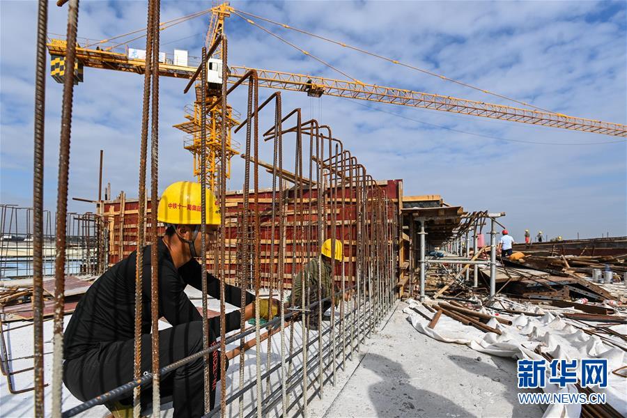 （經(jīng)濟(jì)）（1）佛山：地鐵三號線科技學(xué)院站主體結(jié)構(gòu)封頂