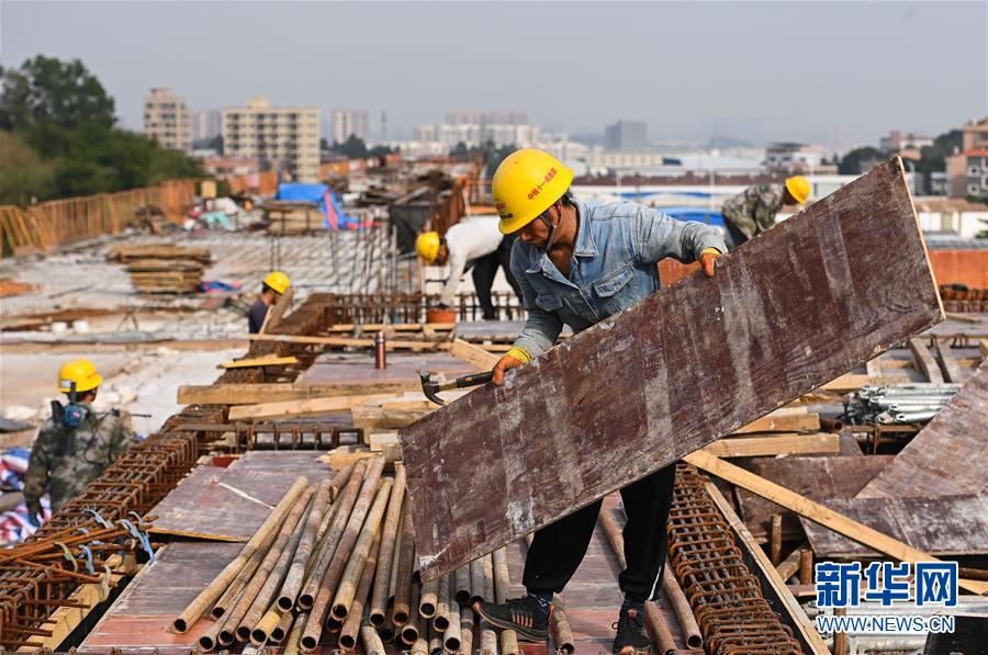 （經(jīng)濟(jì)）（2）佛山：地鐵三號線科技學(xué)院站主體結(jié)構(gòu)封頂