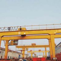上海雙梁吊鉤門(mén)式起重機(jī)