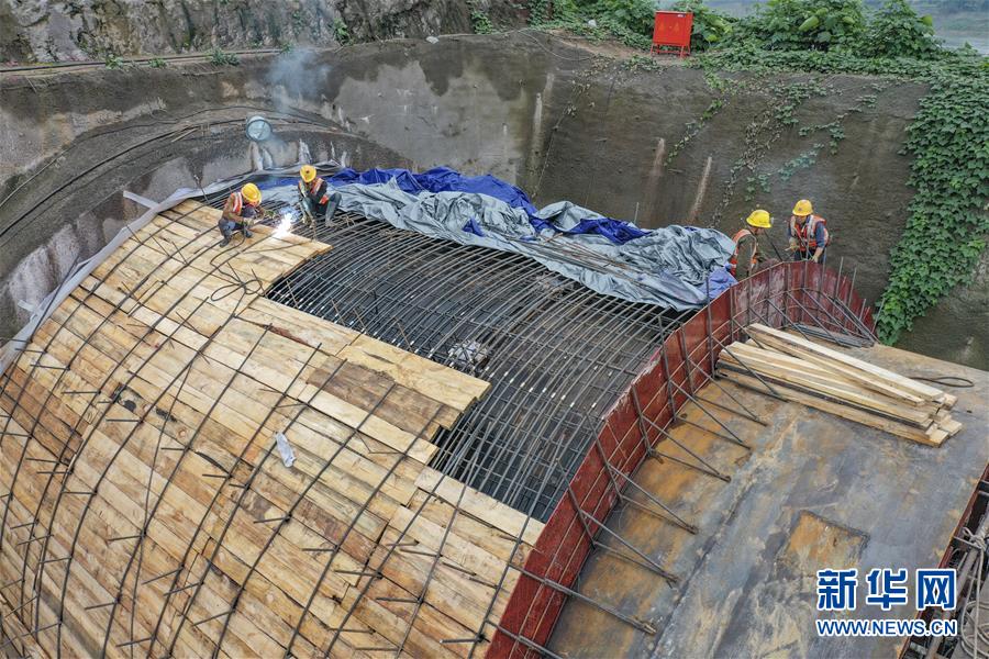 (社會)(4)重慶嘉陵江磁井段防洪護岸綜合整治工程三標段加緊施工