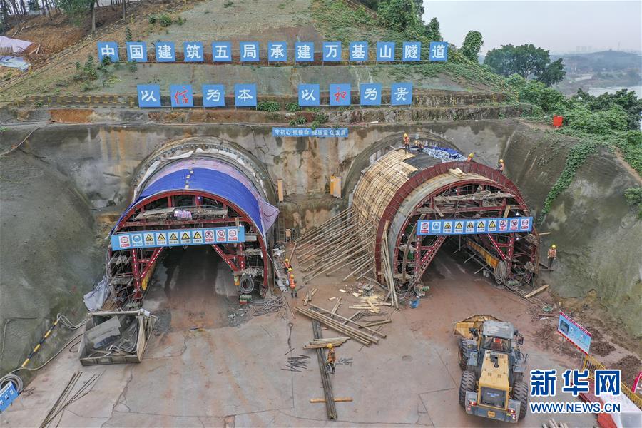 (社會)(6)重慶嘉陵江磁井段防洪護岸綜合整治工程三標段加緊施工