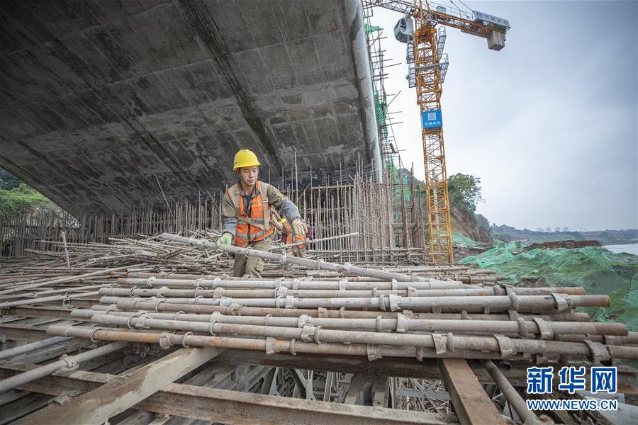 (社會)(3)重慶嘉陵江磁井段防洪護岸綜合整治工程三標段加緊施工