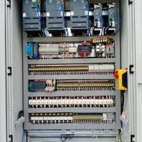 河南長(zhǎng)垣圣斯電氣防搖擺專(zhuān)用變頻柜