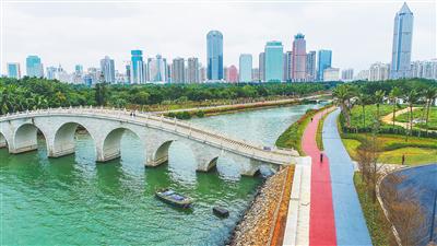海口灣暢通工程&ldquo;三道&rdquo;（漫步道、跑步道、騎行道）近日正式對外開放。 本報記者 張茂 攝