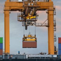 適合廠房空間低的起重機，超低空型雙梁懸掛起重機