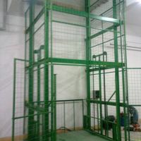 升降貨梯安裝示意圖。加護欄加攔網(wǎng)