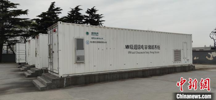 儲(chǔ)能站現(xiàn)場(chǎng)。　夏衍 攝