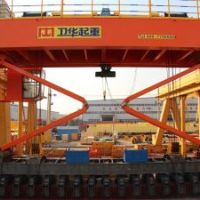 ?？陉?yáng)極炭塊堆垛起重機(jī)