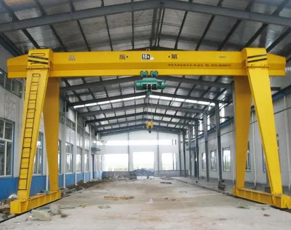 四川門式起重機(jī)安裝現(xiàn)場(chǎng)